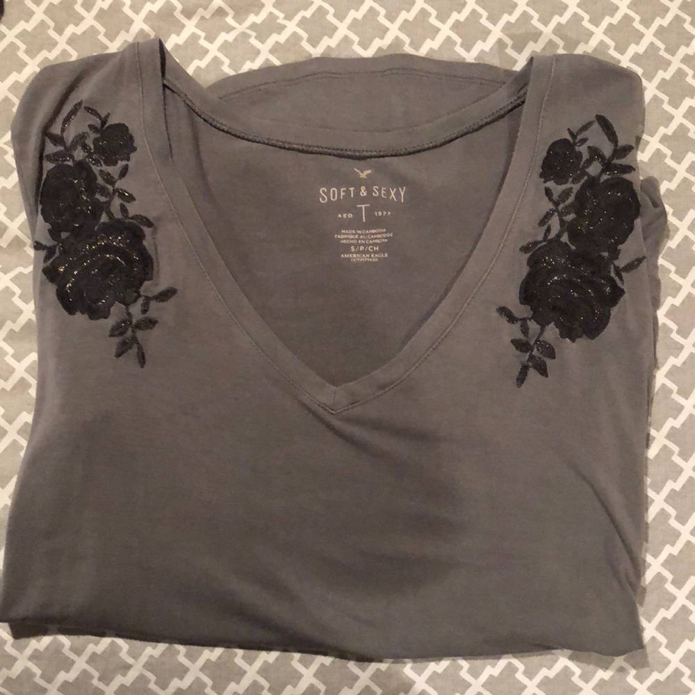 American Eagle Grey flower soft and sexy t-shirt